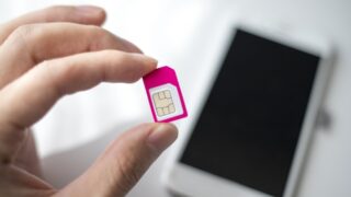 SIMカードを入れ替えるとデータはどうなる?何が残る?LINEは消える?