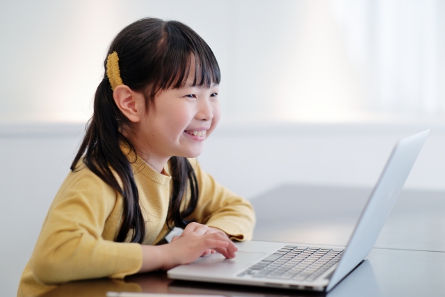 女の子 PC