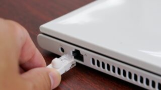 パソコンを有線でインターネットに接続するときに必要なものは何?やり方